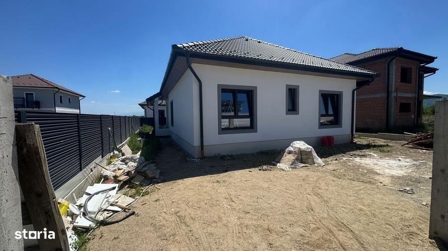 Casă cu 4 camere cu Teren 560 Mp în Cristian