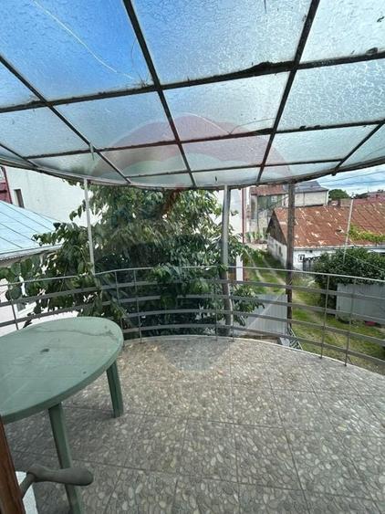 Casă individuală cu 10 camere cu Teren 154 Mp în Central