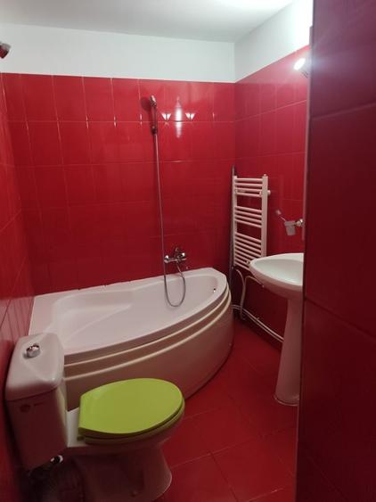 Proprietar, vand apartament 3 camere decomandat, zona Donici -brutaria M49 - 3