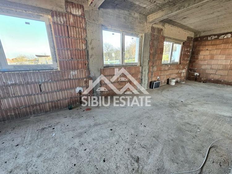 Casă individuală cu 4 camere cu Canalizare în Șura Mică