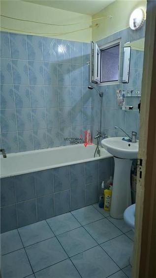 Apartament cu 3 camere decomandat în Basarabia