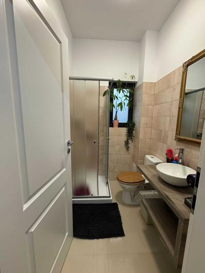 Casă cu 4 camere cu Canalizare în Central