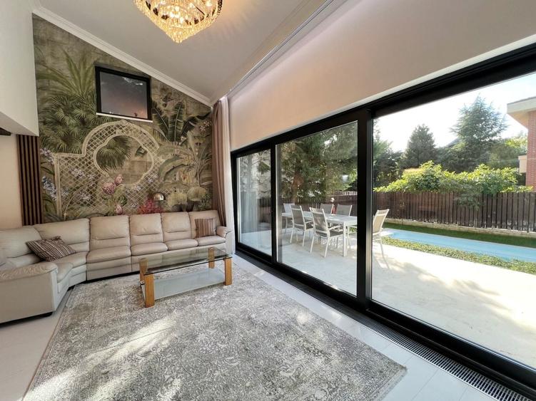Casă individuală cu 7 camere cu Piscina în Iancu Nicolae