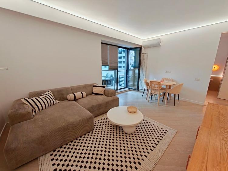 Apartament cu 3 camere decomandat, mobilat în Central
