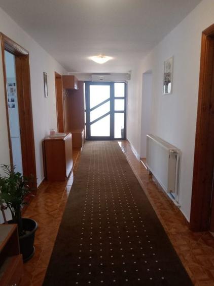 Casă individuală cu 3 camere cu Canalizare în Central