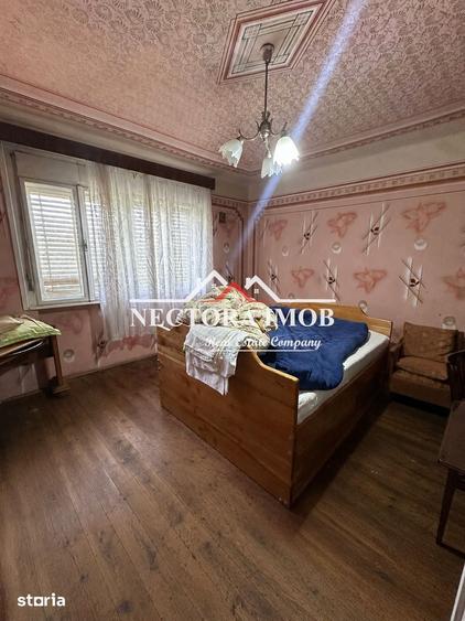 Casă cu 5 camere cu Teren 2300 Mp în Pocola