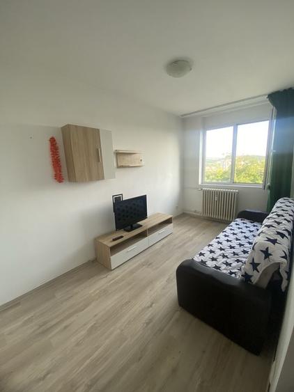 Inchiriez apartament cu 3 camere decomandat - 2