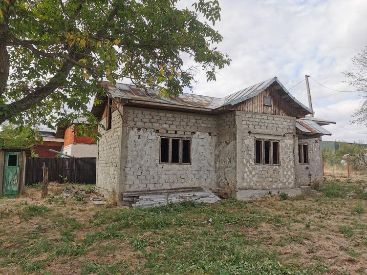 Casă cu 4 camere în Negrași