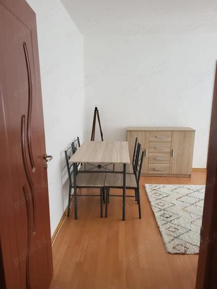Apartament cu 3 camere semidecomandat în Republicii