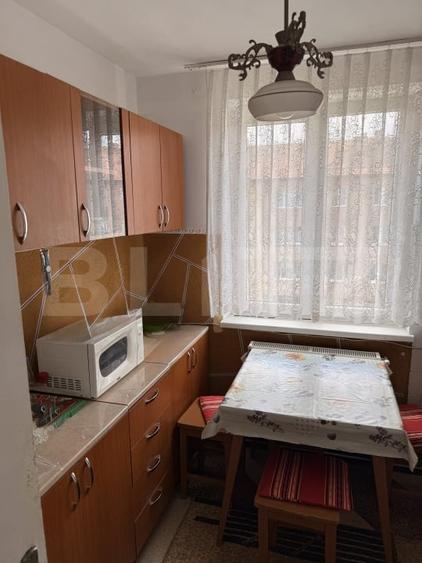 Apartament cu 2 camere semidecomandat, mobilat în Zărnești