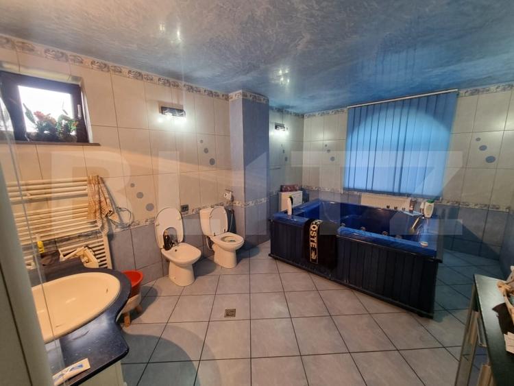 Casă individuală cu 6 camere cu Canalizare în Lăpuș