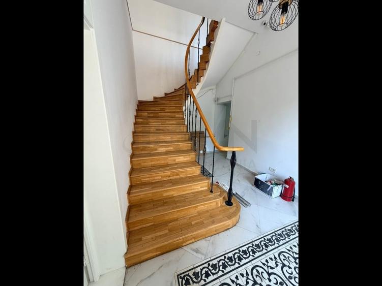 Casă cu 5 camere cu Teren 50 Mp în Unirii