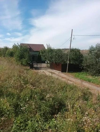 Casă individuală cu 3 camere cu Canalizare în Dezmir