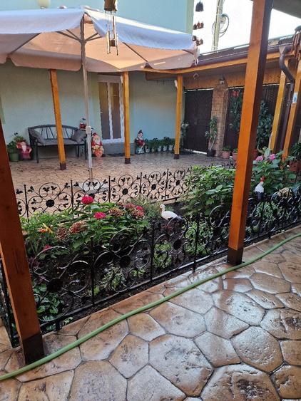 Casă cu 7 camere cu Teren 400 Mp în Central