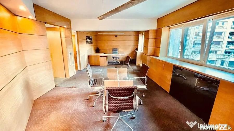 Apartament cu 5 camere semidecomandat în Romană