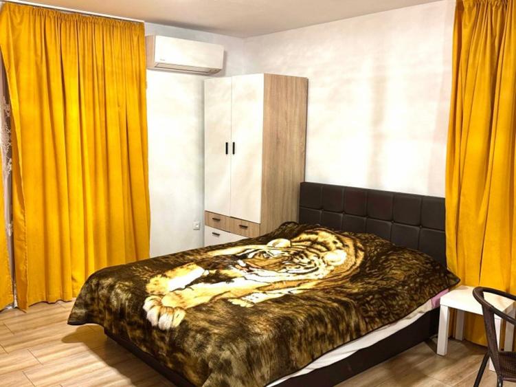 Garsonieră decomandată în Est