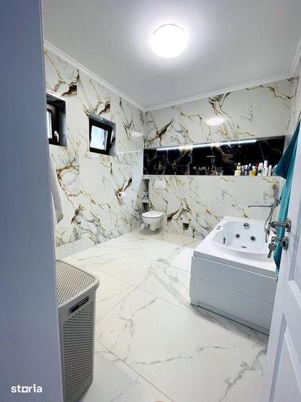 Casă cu 6 camere cu Teren 370 Mp în Haieu