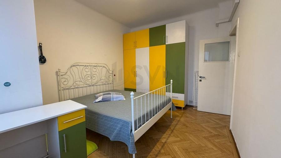 Apartament cu 4 camere decomandat în Dacia