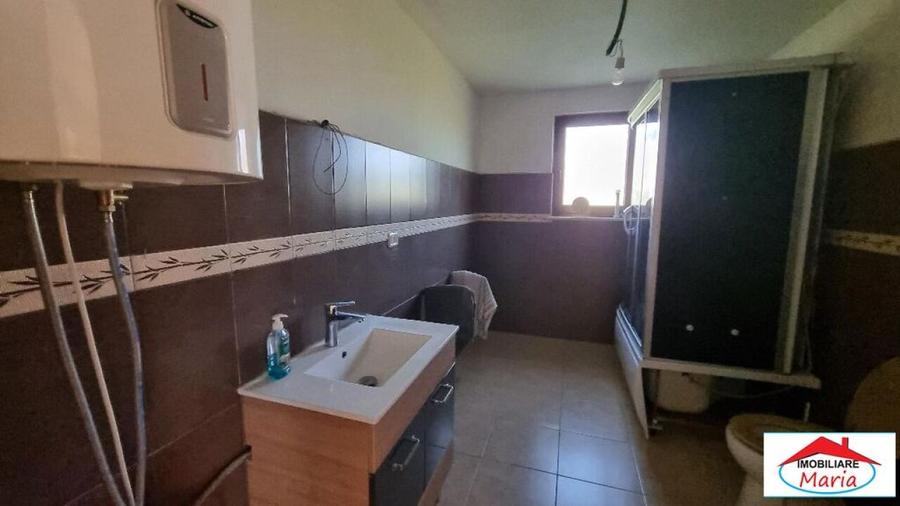 Casă cu 5 camere cu Teren 2220 Mp în Cionchești