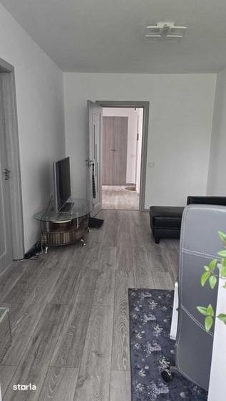Apartament cu 3 camere semidecomandat în Titan
