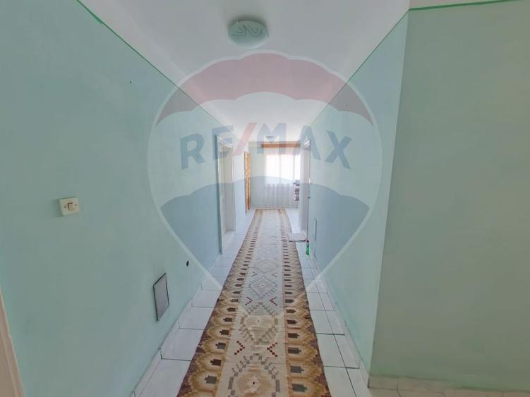 Casă individuală cu 8 camere cu Teren 2694 Mp în Rona de Sus