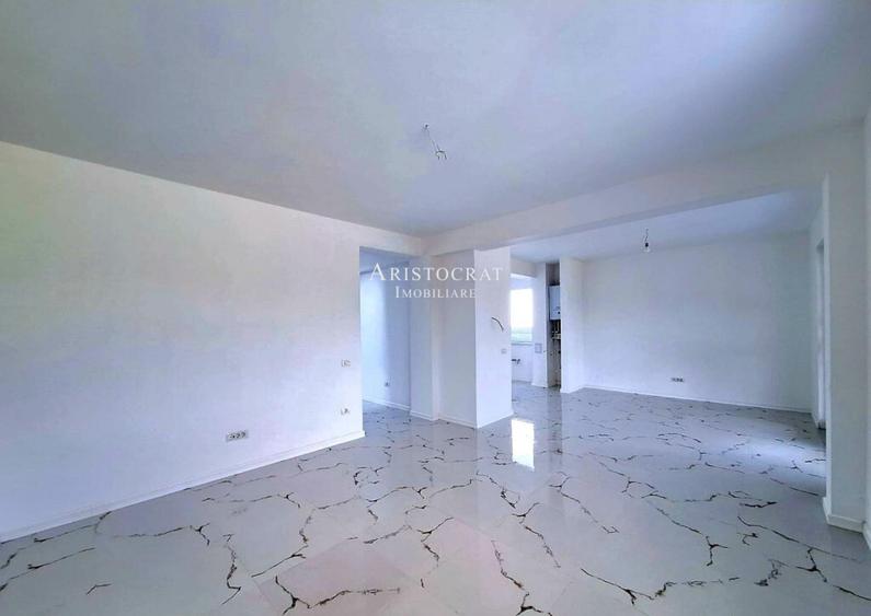 Casă cu 5 camere cu Teren 627 Mp în Ostratu
