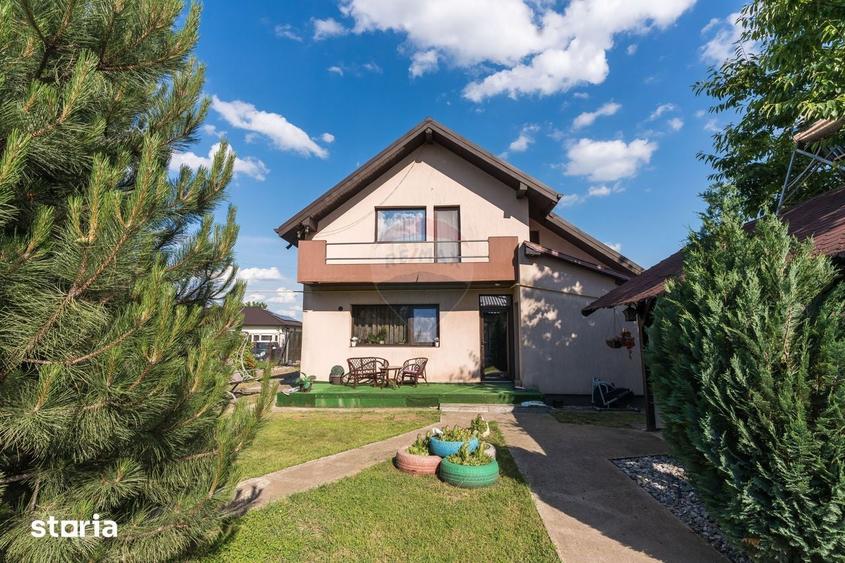 Casă cu 5 camere cu Teren 530 Mp în Holboca