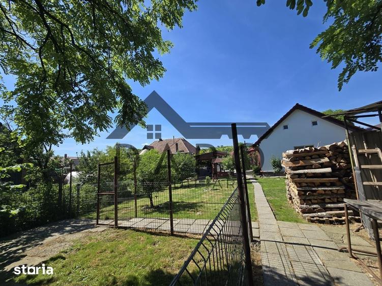 Casa in Livezeni , 140 mp utili , in centrul localitatii . - 2