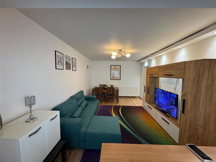 Apartament cu 3 camere decomandat, mobilat în Central