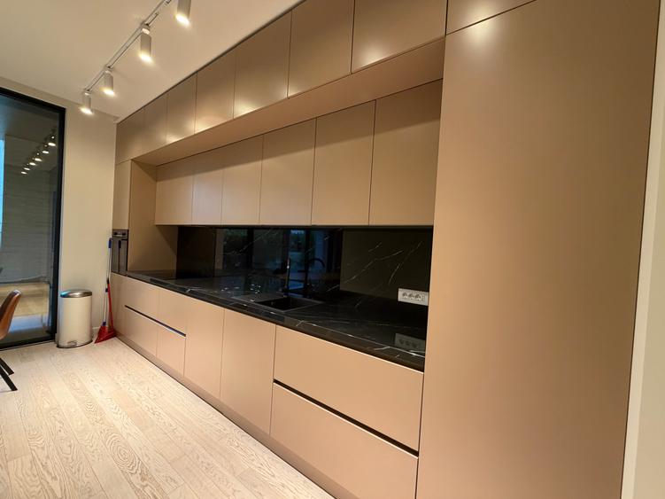 Apartament cu 3 camere decomandat în Floreasca