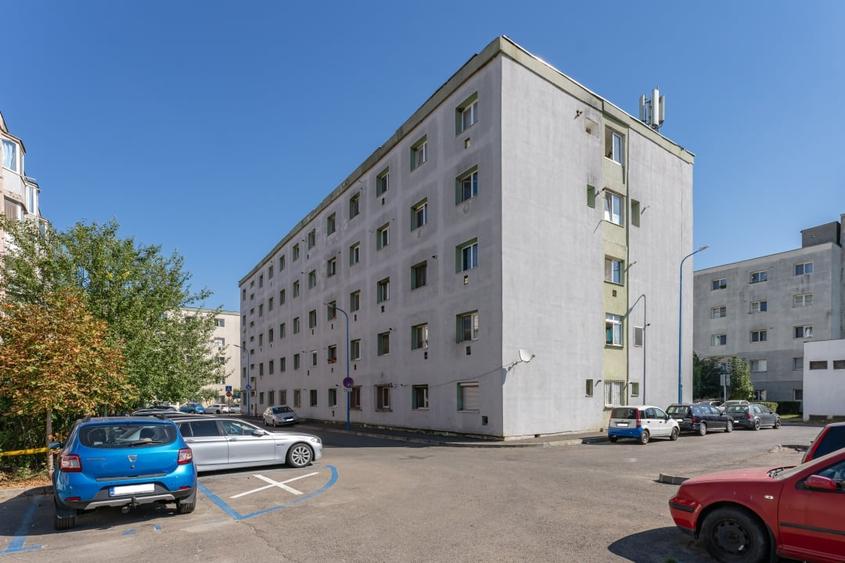 Apartament cu 2 camere semidecomandat, mobilat în Bartolomeu
