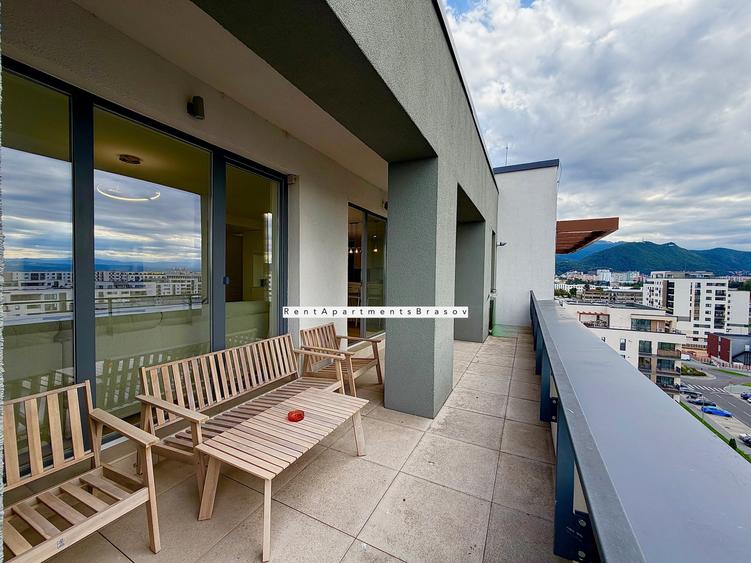 Apartament cu 4 camere decomandat în Tractorul