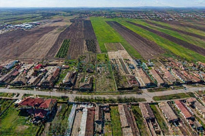 Teren Construcții intravilan de 5312 mp, în Roit