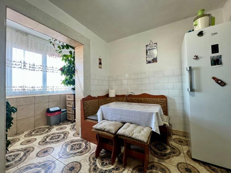 Apartament cu 3 camere decomandat, mobilat în Tecuci