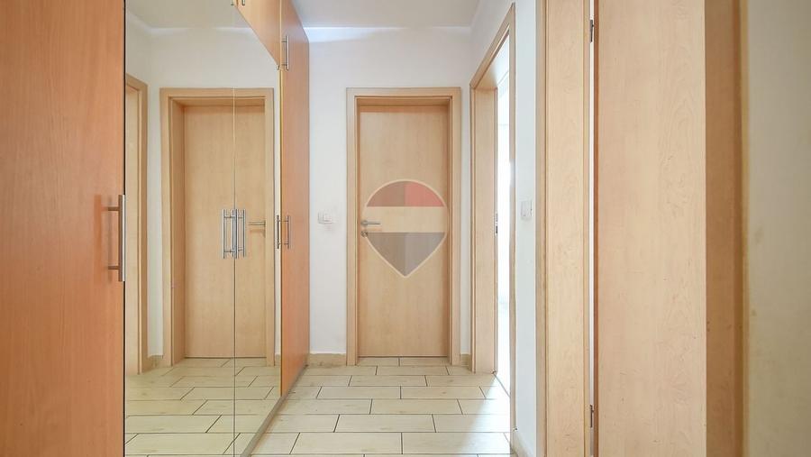 Apartament cu 2 camere decomandat în Tractorul