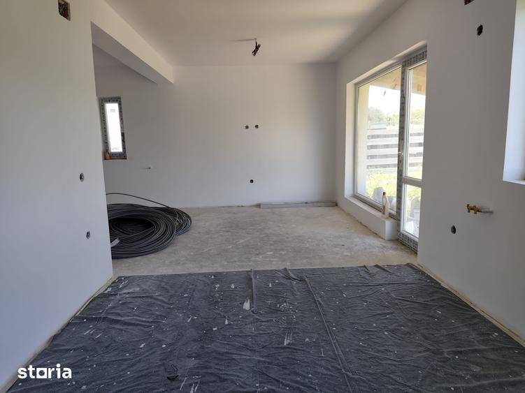 Casă cu 4 camere cu Teren 399 Mp în Crevedia