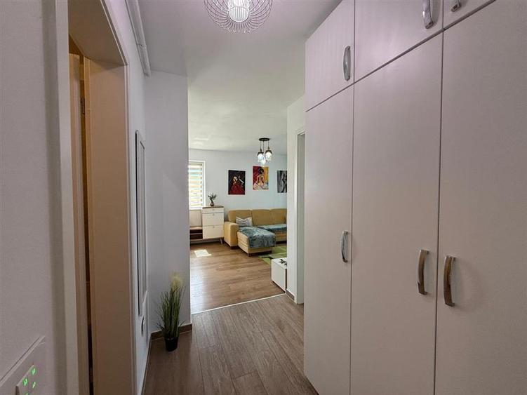 Apartament cu 2 camere decomandat, mobilat în Tractorul