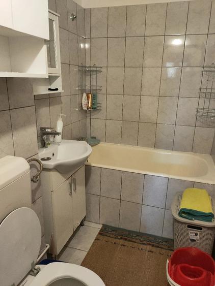 Proprietar , vand apartament cu 2 camere , semidecomandat , 36 mp utili , pe bd-ul Obregia - 1