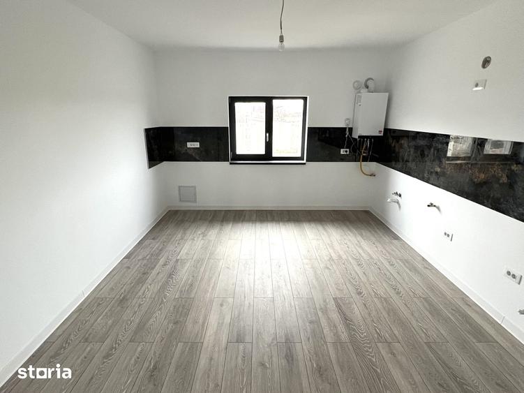 Casă cu 4 camere cu Teren 500 Mp în Holboca