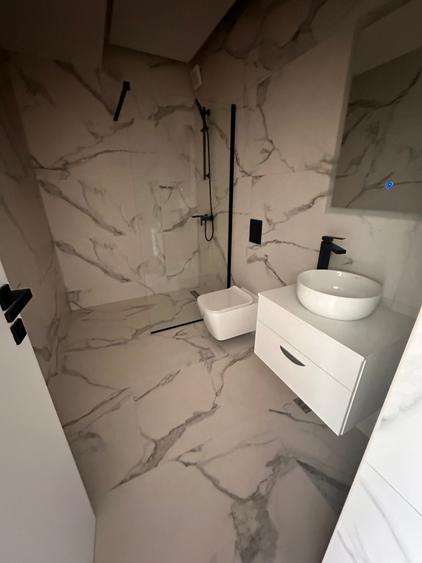 Duplex cu 5 camere cu Canalizare în Est