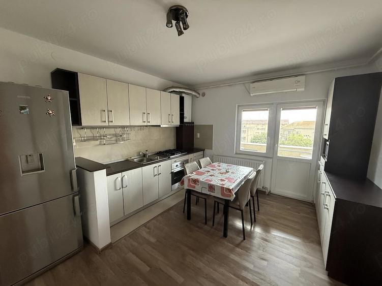 Apartament cu 3 camere decomandat în Girocului