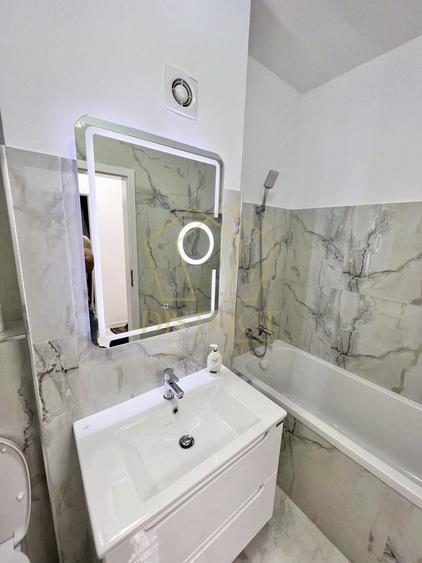 Apartament cu 3 camere semidecomandat, mobilat în Torontalului