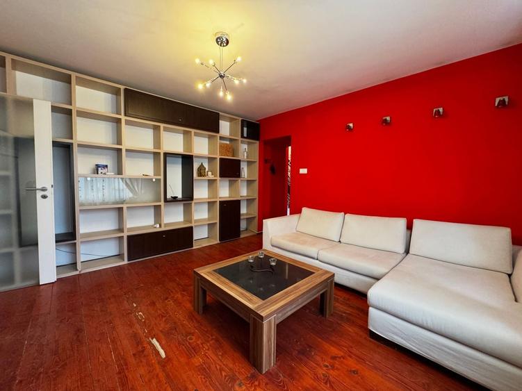 Apartament cu 2 camere semidecomandat, mobilat în Central