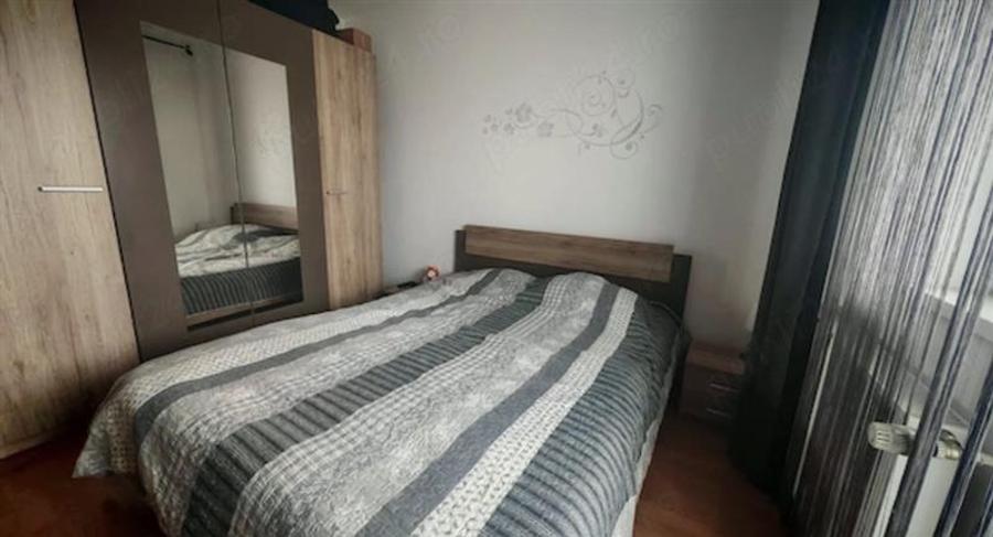 Apartament cu 3 camere decomandat, mobilat în Girocului