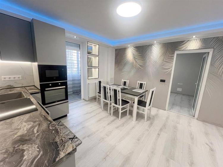 Apartament cu 3 camere semidecomandat în Rogerius