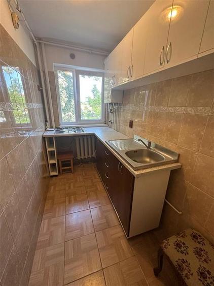 Apartament cu 3 camere semidecomandat în Spitalul Județean