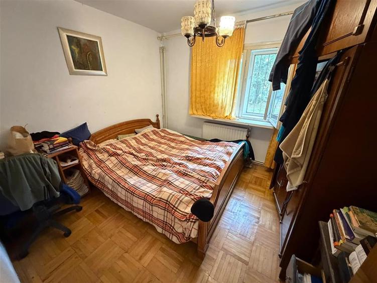 Apartament cu 4 camere decomandat în Est
