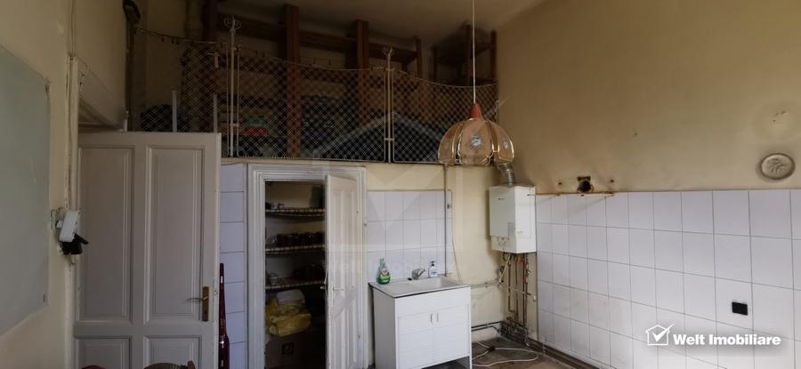 Apartament cu 3 camere semidecomandat în P-ța Mihai Viteazul