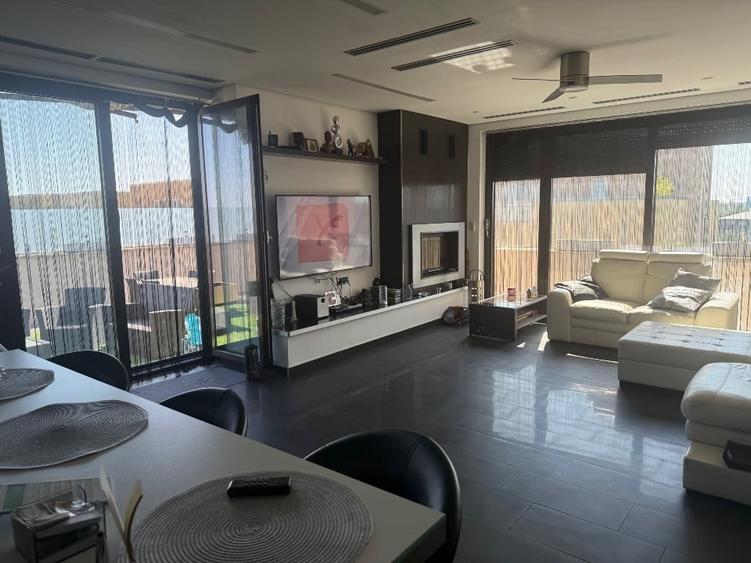 Apartament cu 4 camere decomandat în Central