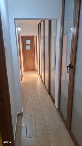 Apartament cu 3 camere decomandat în Eremia
